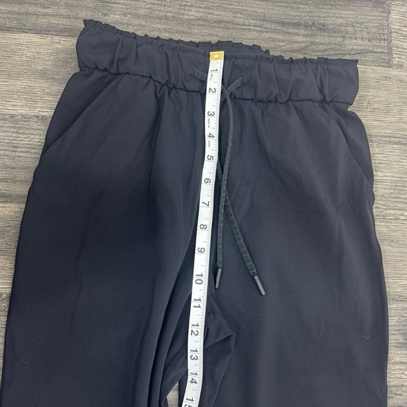 Lululemon Black Stretch High-Rise Pull-On Pant 31" Length 69% nylon 31% lycra 4 - Picture 13 of 15